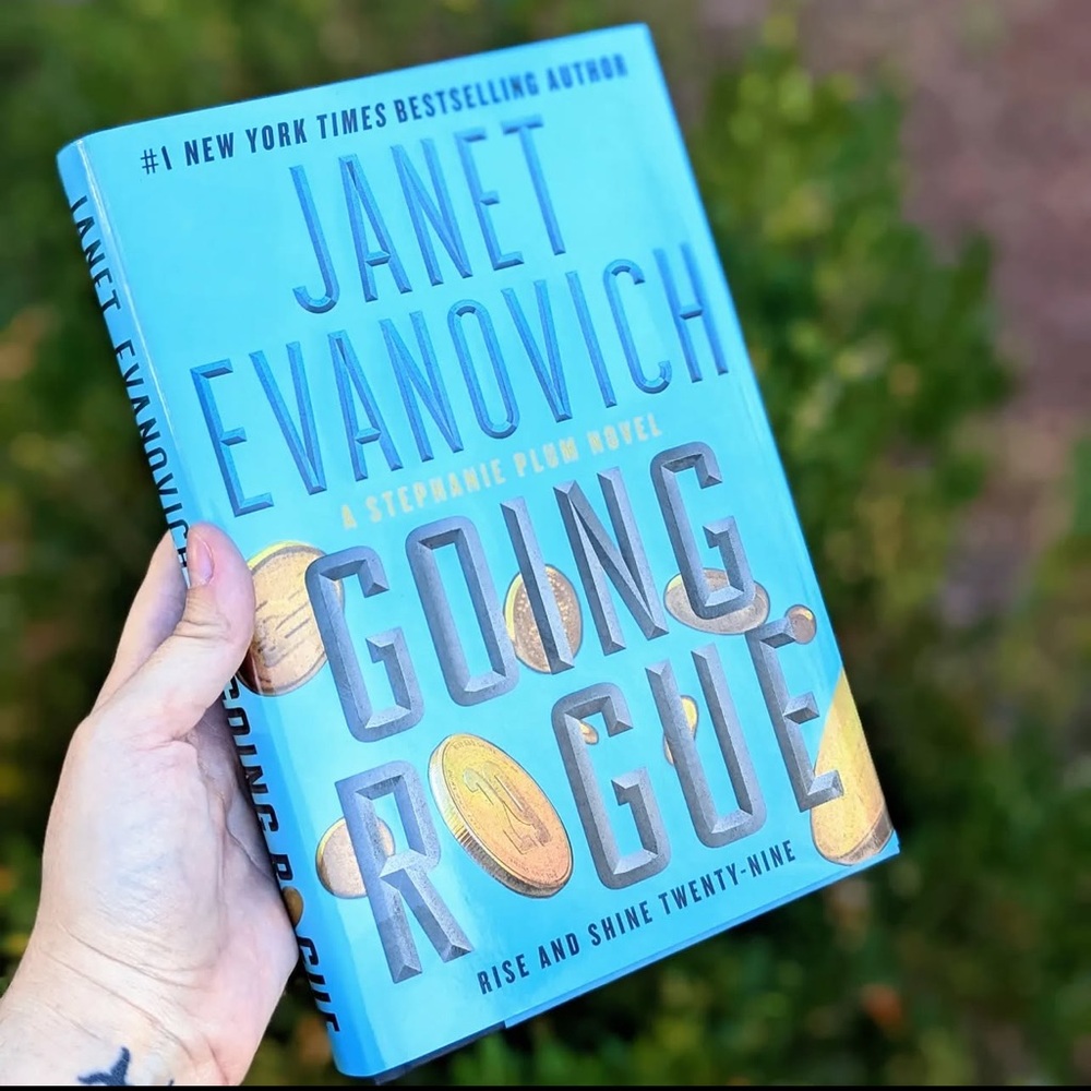 Going Rogue Janet Evanovich Stephanie Plum #29 Hardcover 2022 Mystery